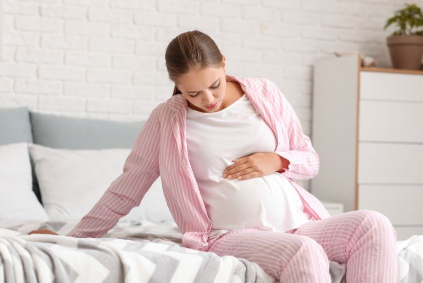 Những thay đổi về nội tiết tố và sự lo lắng chung khi làm mẹ có thể là nguyên nhân cơ bản gây ra lo lắng ở hầu hết phụ nữ mang thai (Ảnh: Canva)