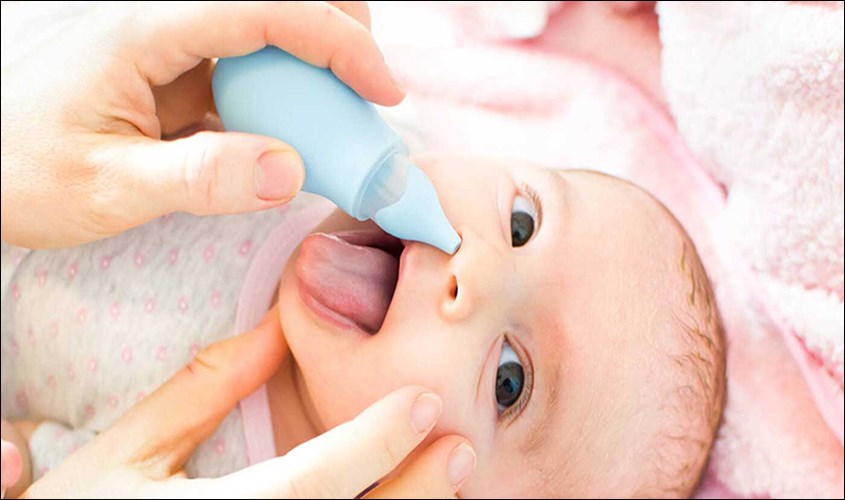 Sử dụng nước muối sinh lý để trị viêm mũi dị ứng ở trẻ em